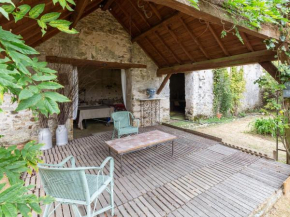 Гостиница Quaint Holiday Home in Loire France with Garden  Континье